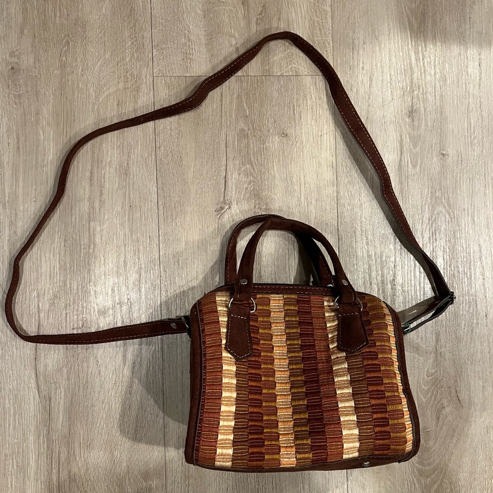 New condition vintage inspired crossbody purse!